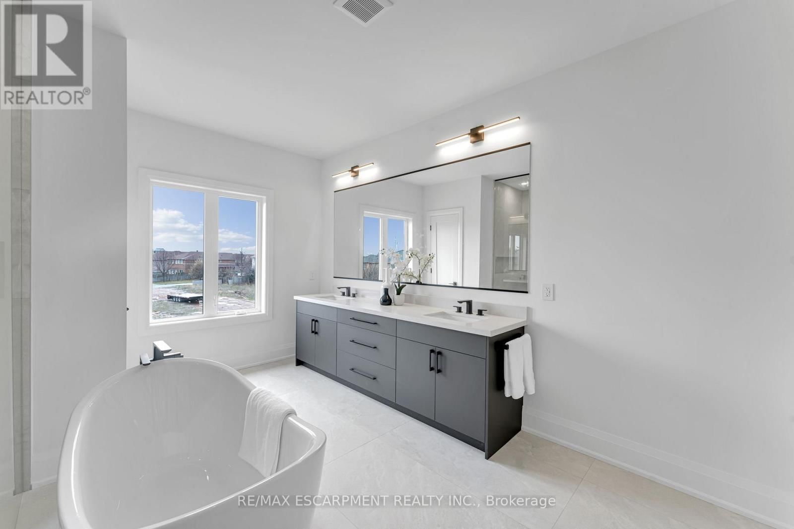 2350 EIGHTH LINE Image 29