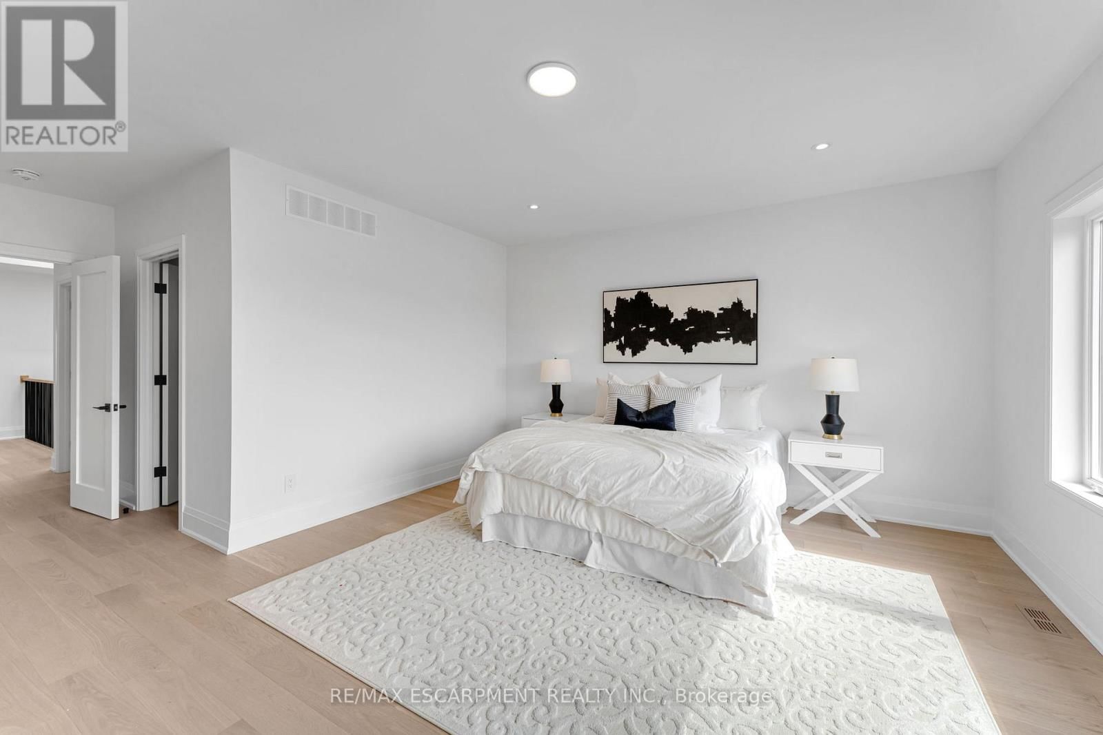 2350 EIGHTH LINE Image 30