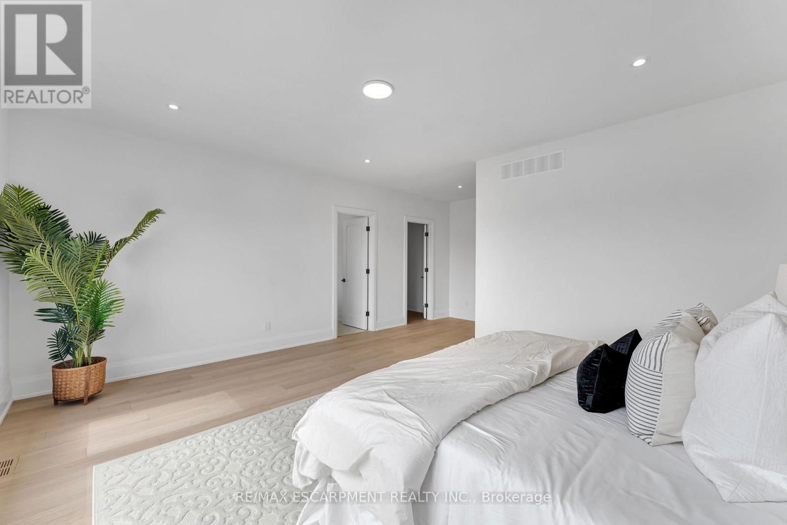 2350 EIGHTH LINE Image 31