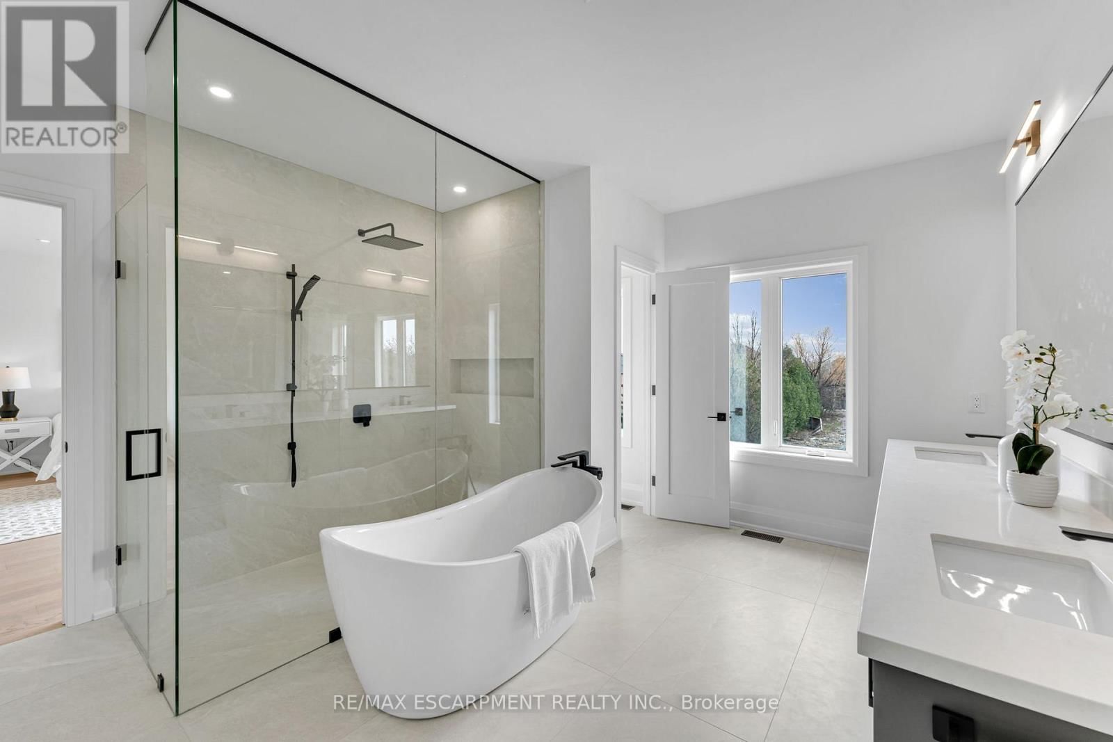 2350 EIGHTH LINE Image 32