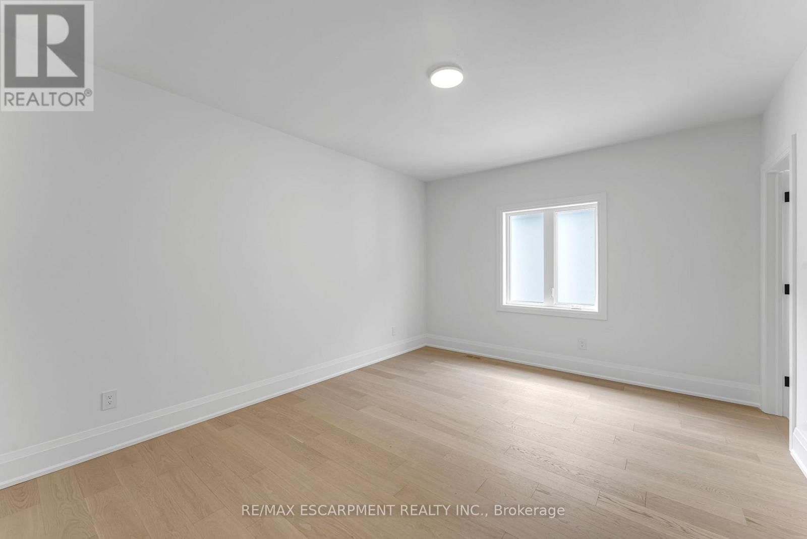 2350 EIGHTH LINE Image 34