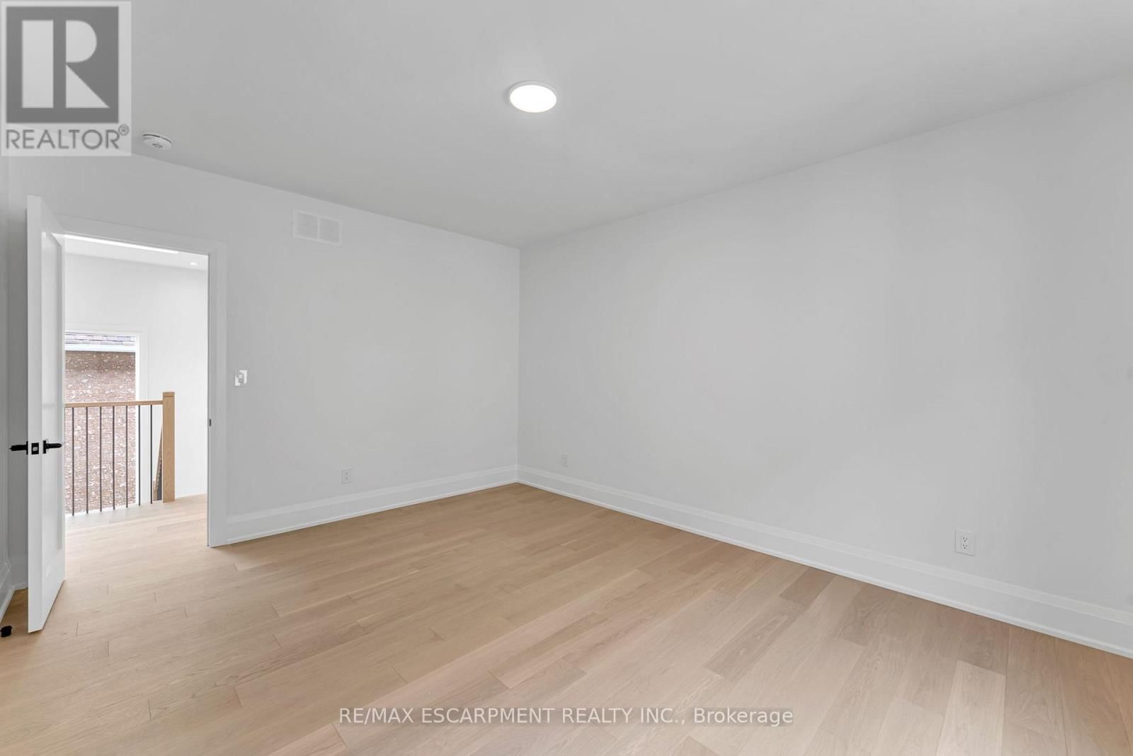 2350 EIGHTH LINE Image 35