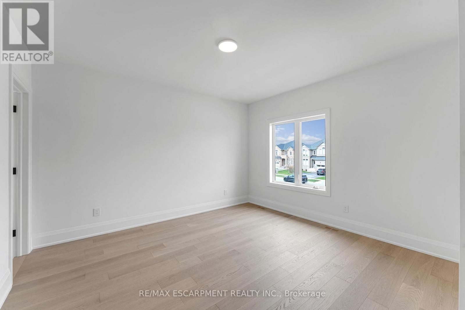 2350 EIGHTH LINE Image 38