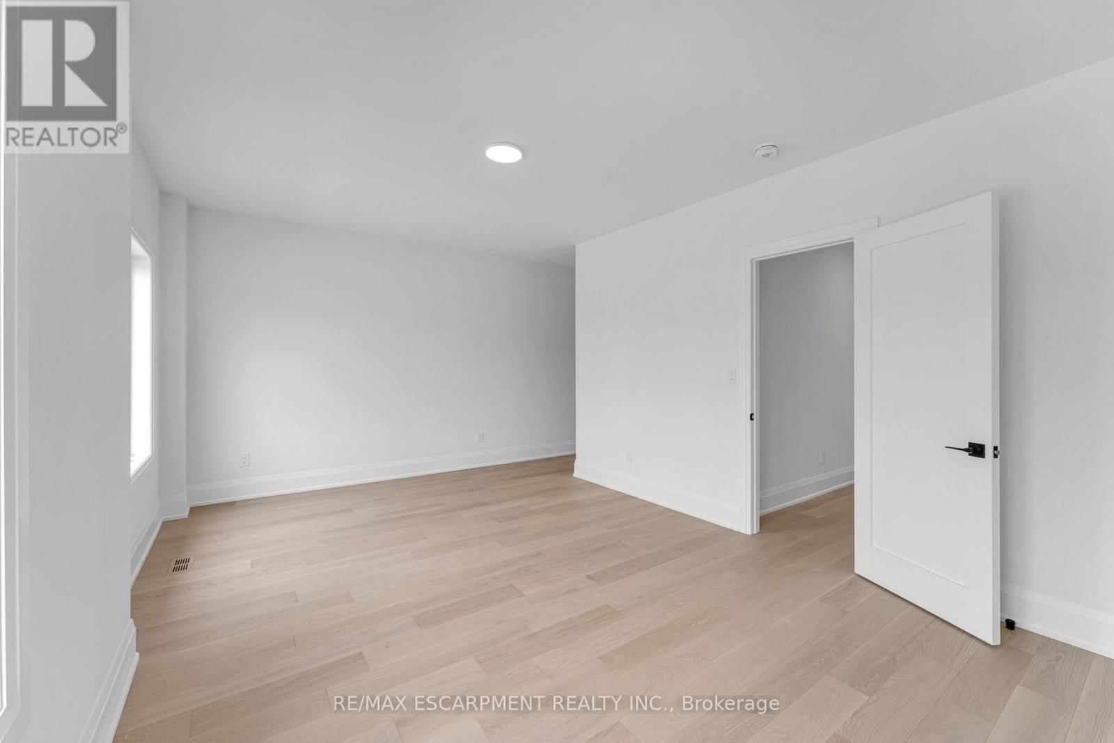 2350 EIGHTH LINE Image 43