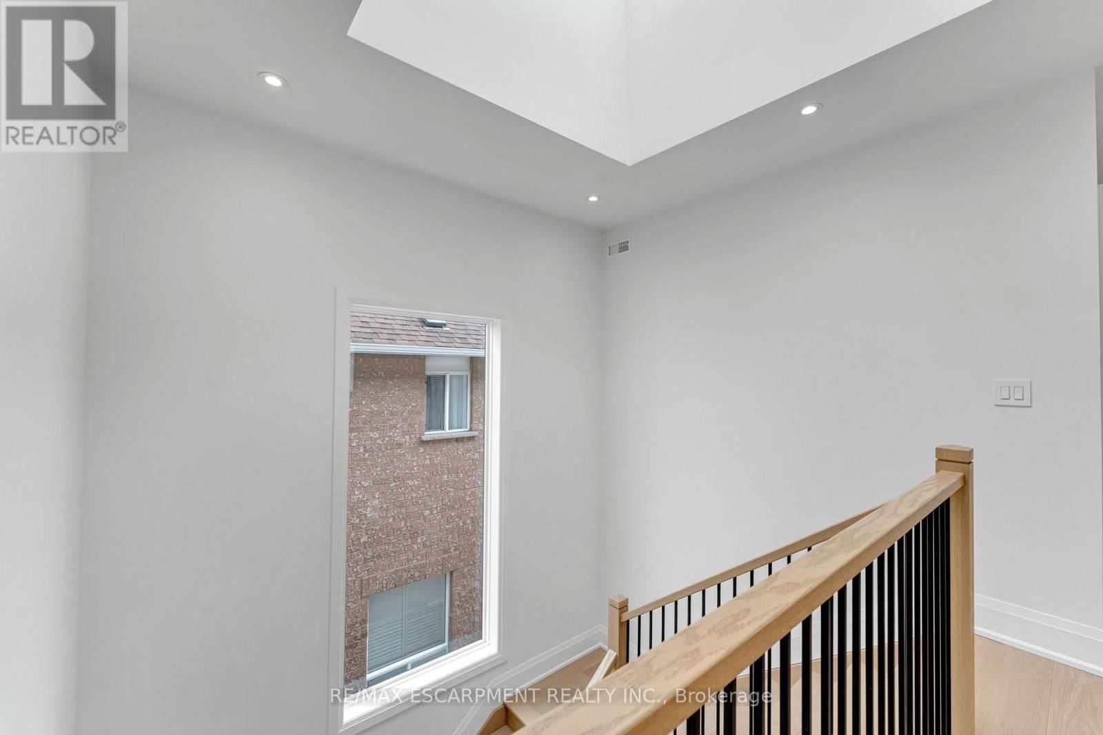 2350 EIGHTH LINE Image 46