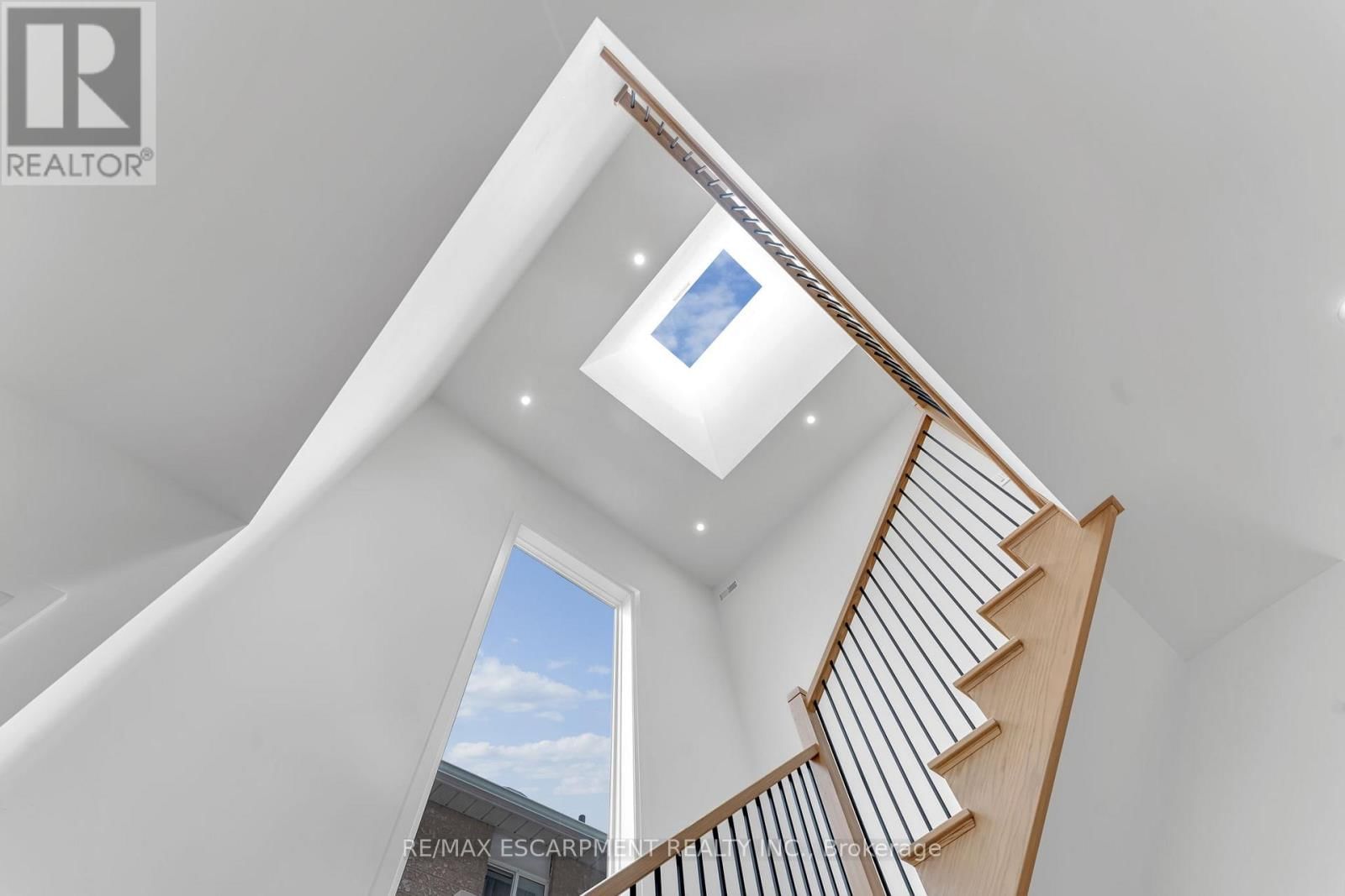 2350 EIGHTH LINE Image 7