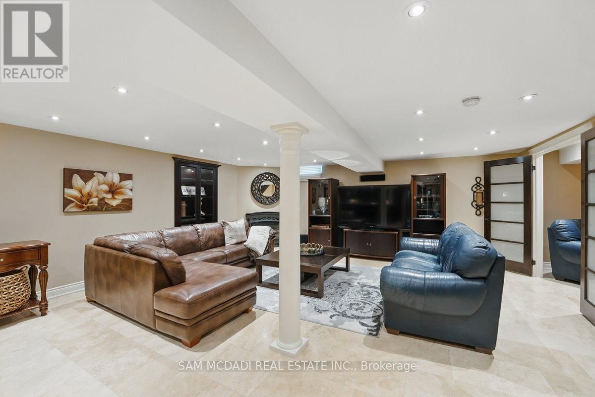 215 ANASTASIA TERRACE Image 28