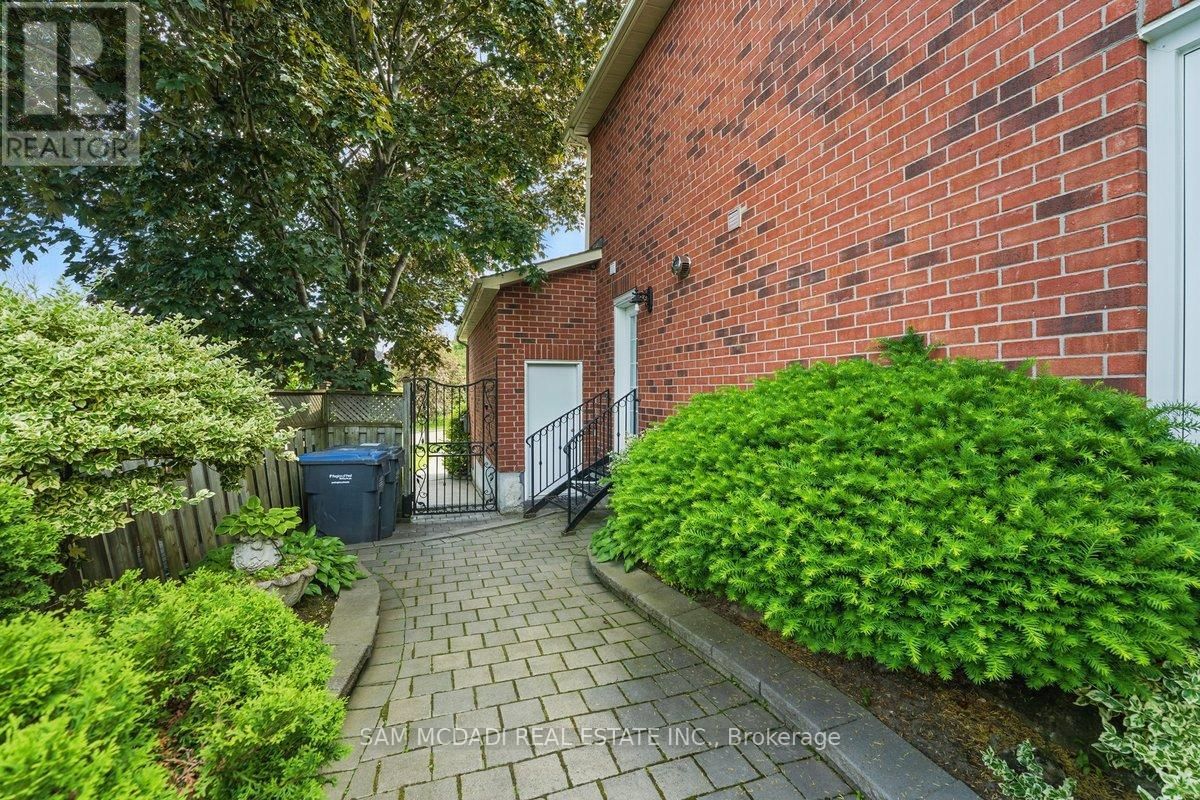 215 ANASTASIA TERRACE Image 35