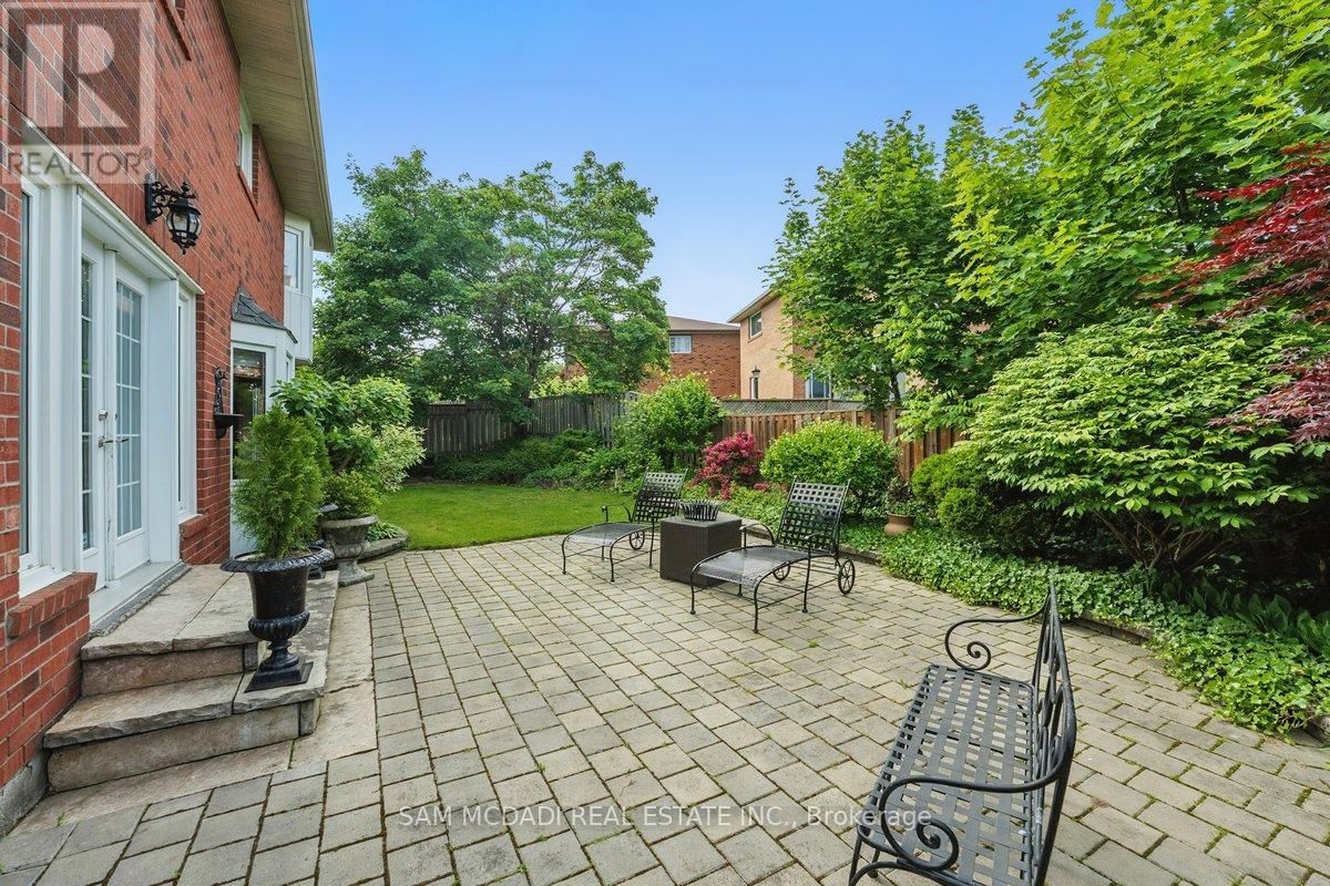 215 ANASTASIA TERRACE Image 36