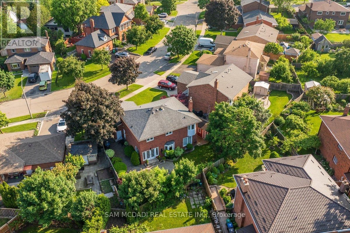 215 ANASTASIA TERRACE Image 40