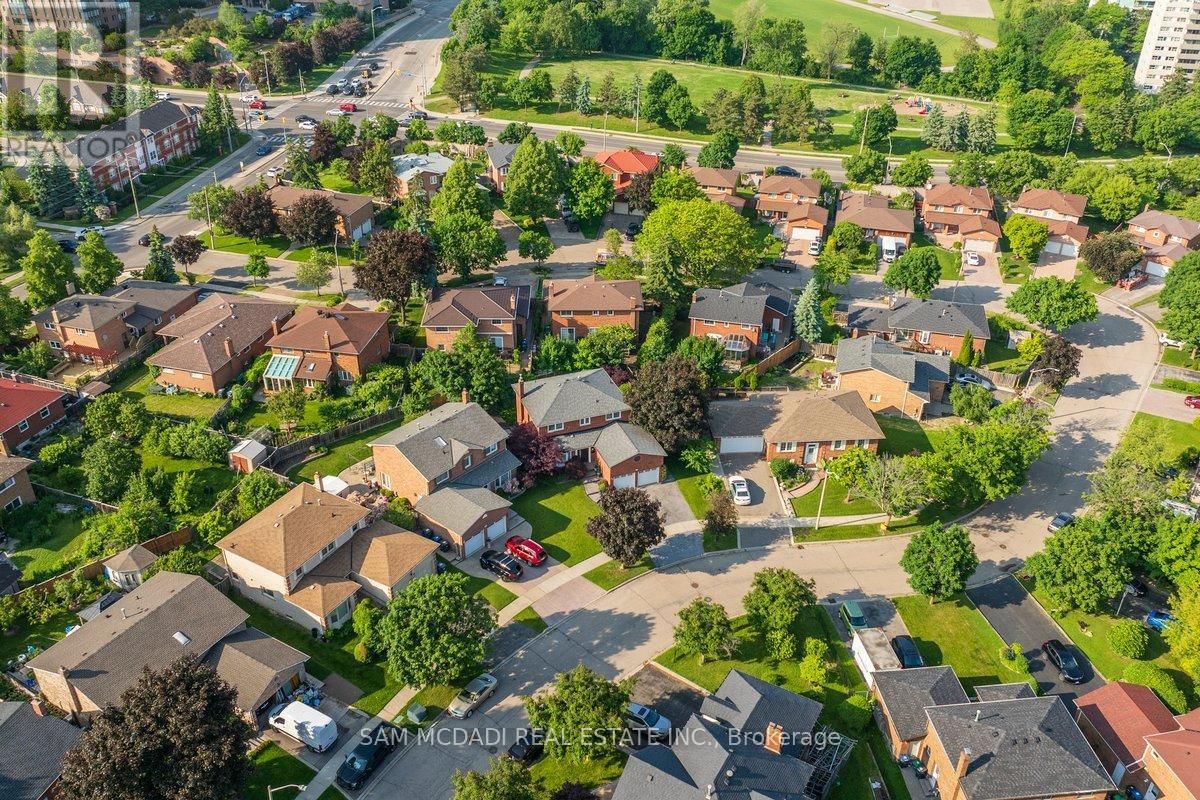 215 ANASTASIA TERRACE Image 41