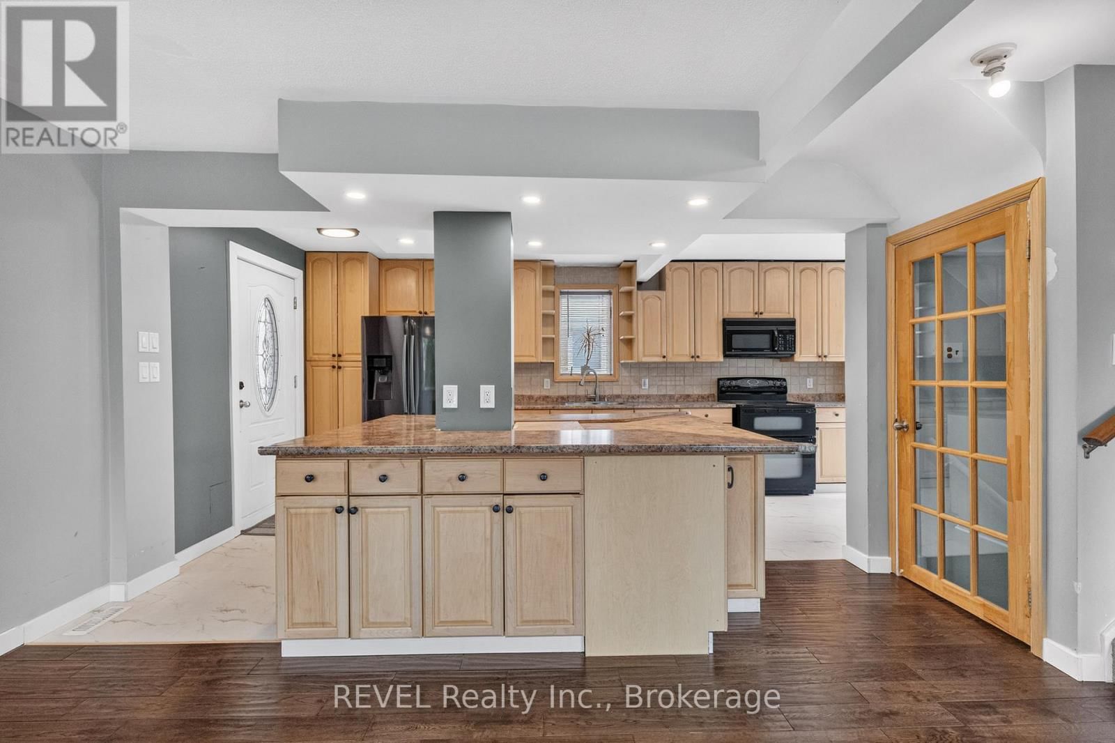 1367 ST MARYS CRESCENT Image 10