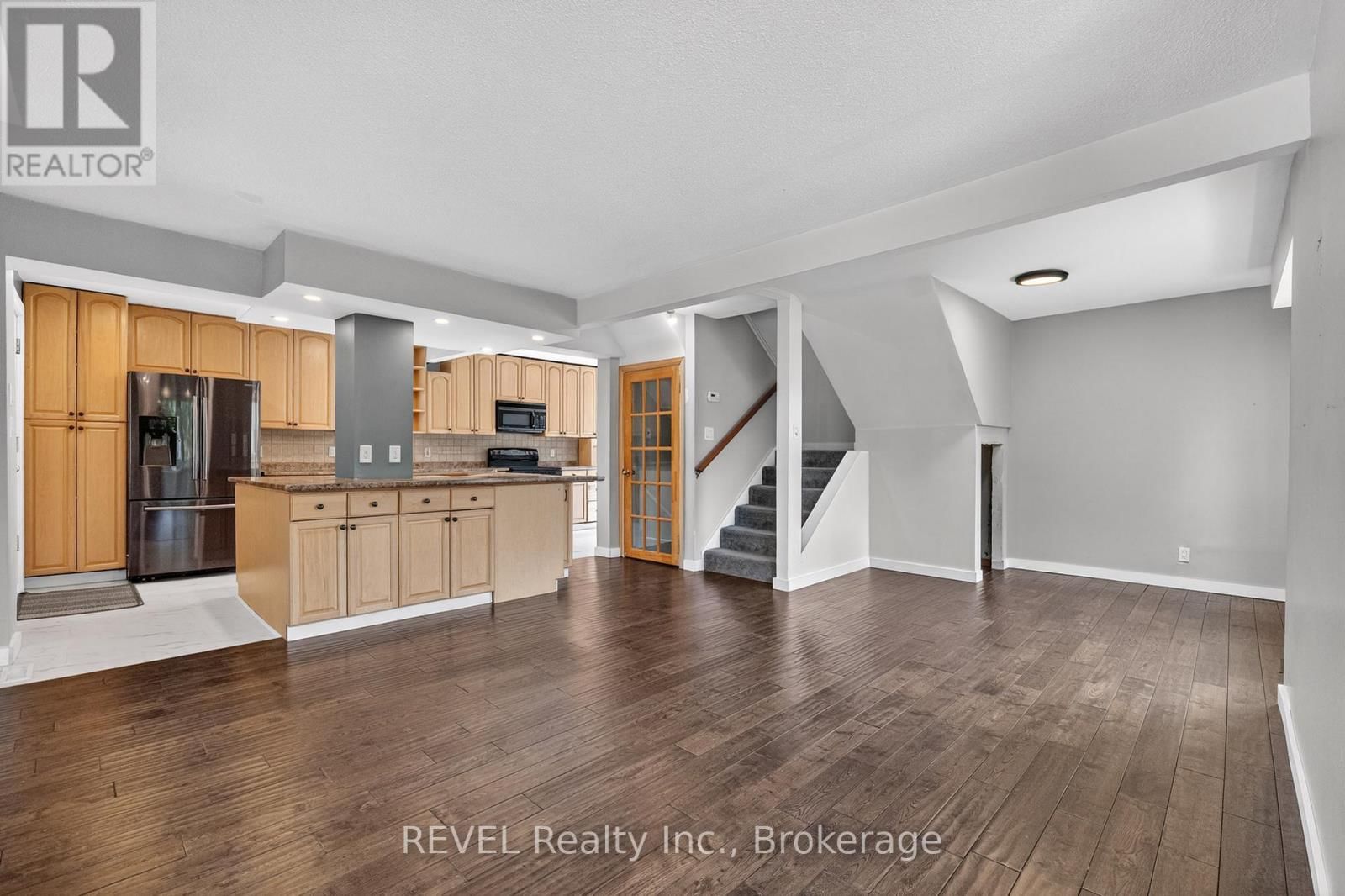 1367 ST MARYS CRESCENT Image 11