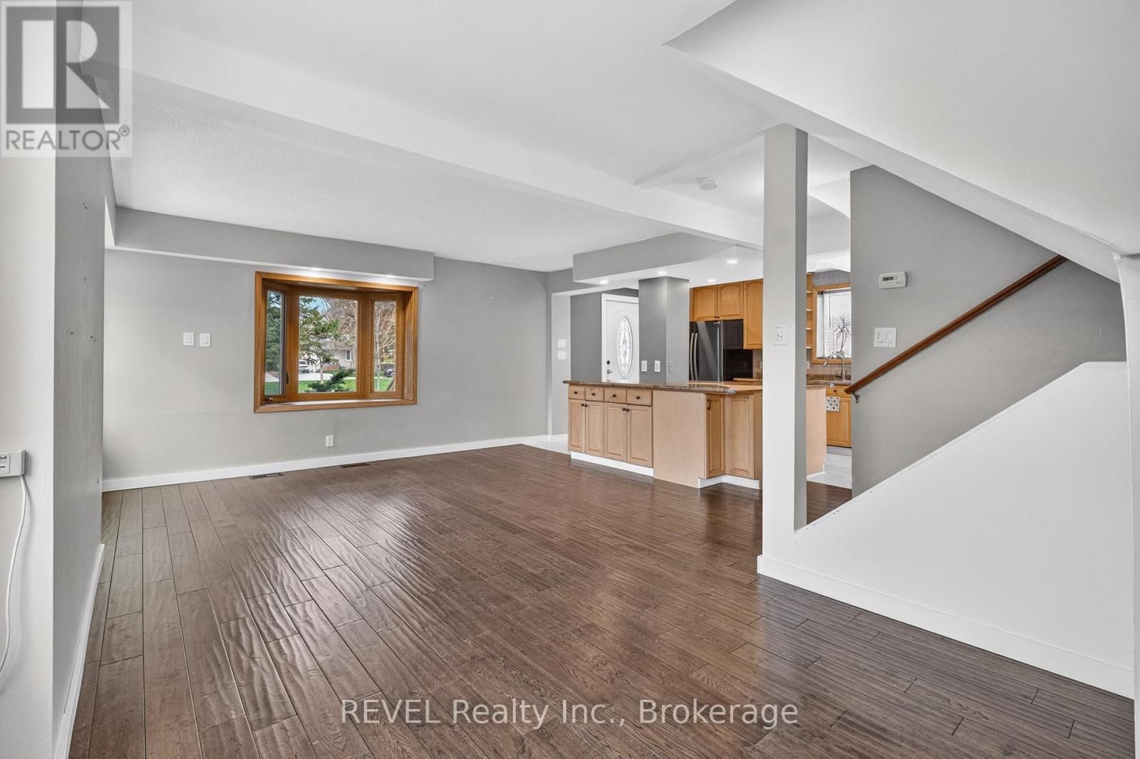 1367 ST MARYS CRESCENT Image 13