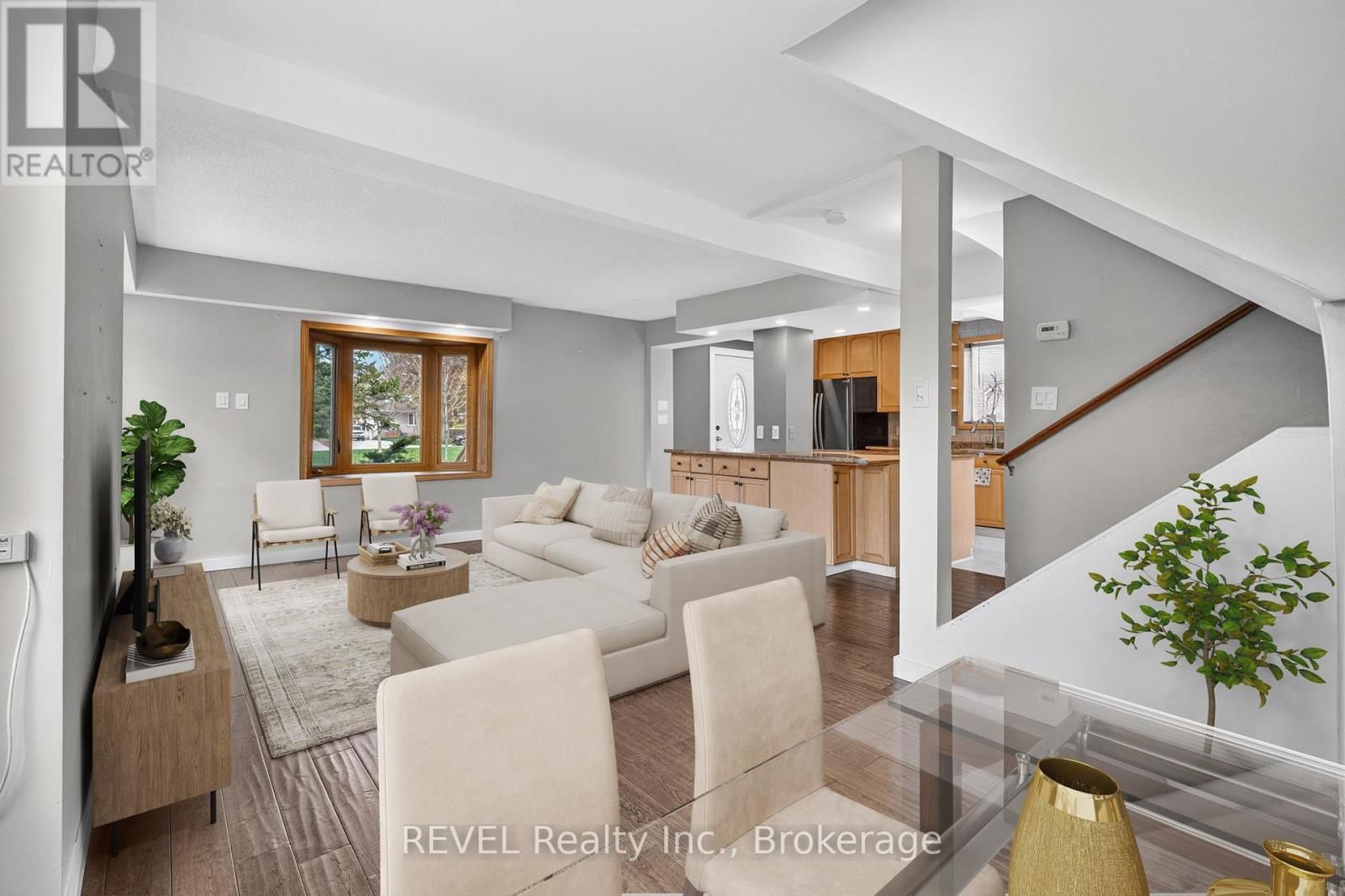 1367 ST MARYS CRESCENT Image 14