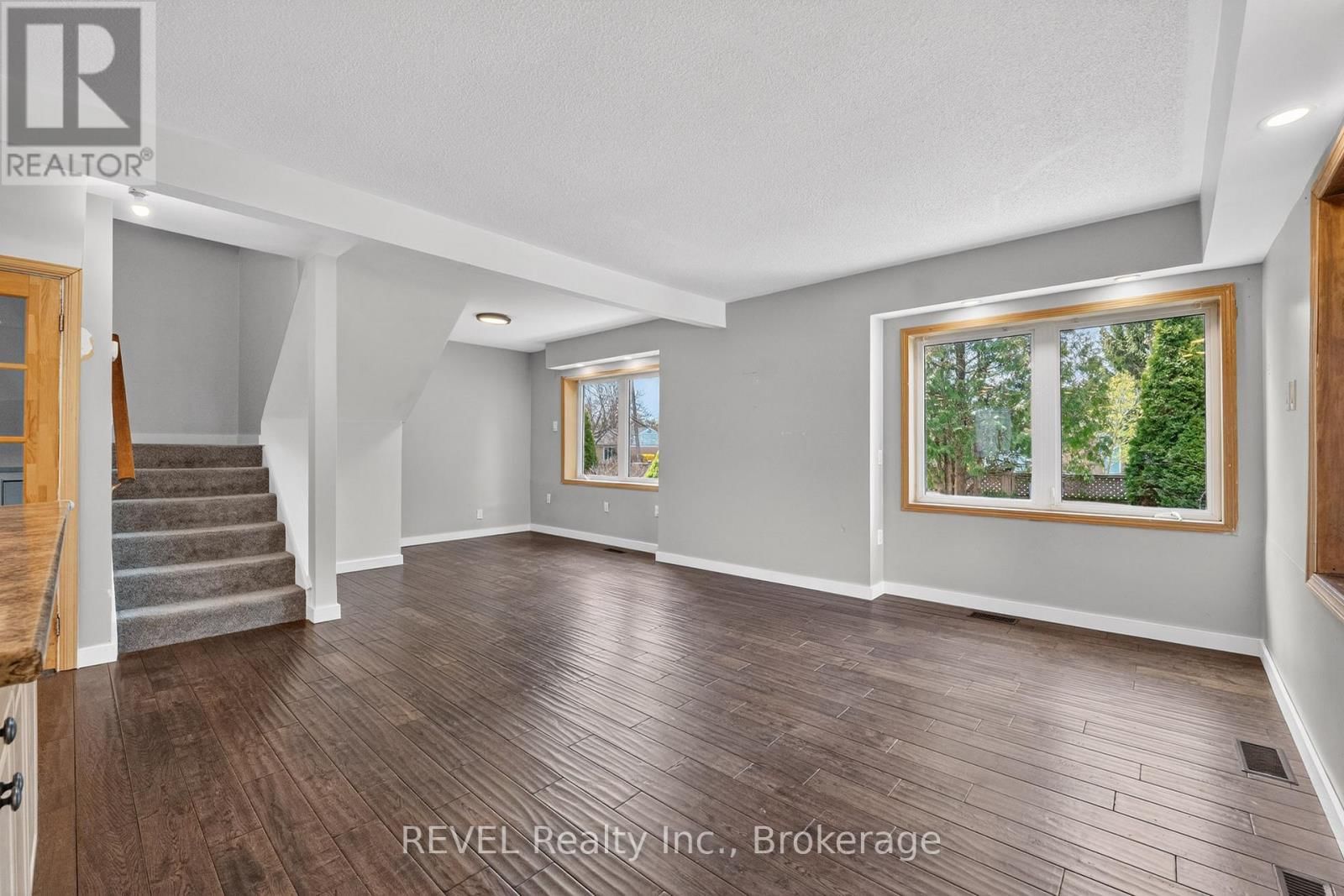 1367 ST MARYS CRESCENT Image 15