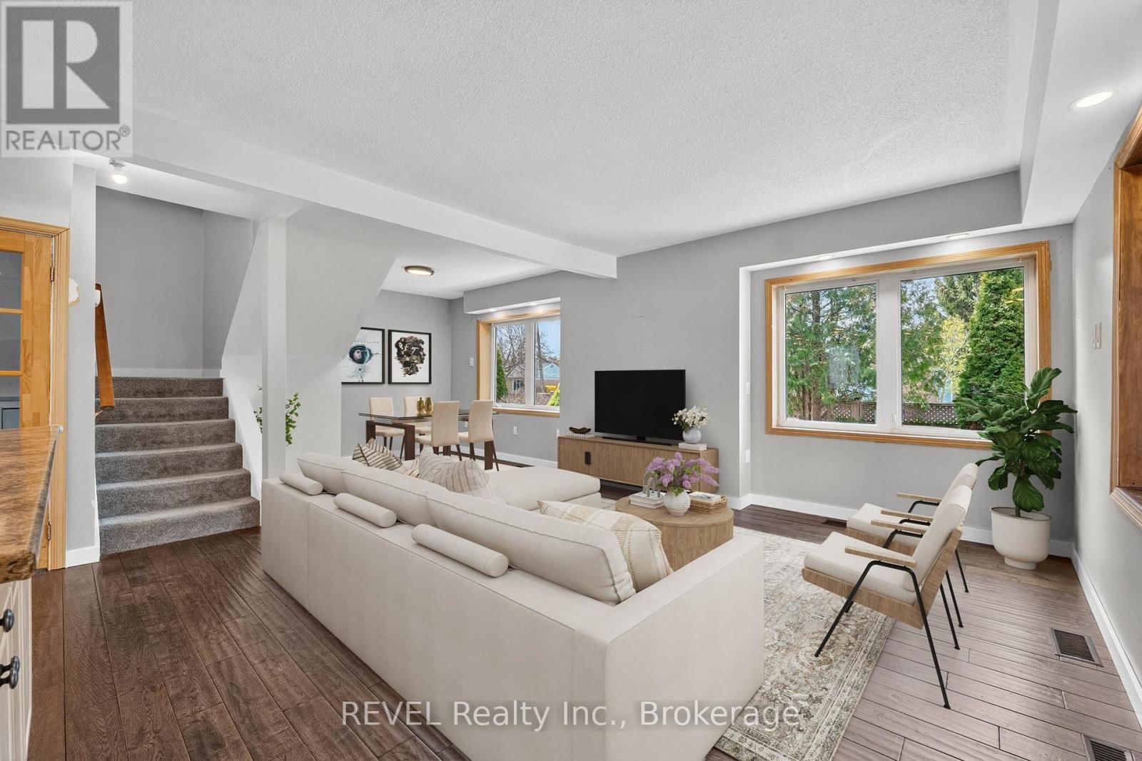 1367 ST MARYS CRESCENT Image 16