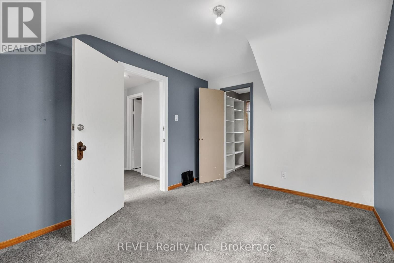 1367 ST MARYS CRESCENT Image 20