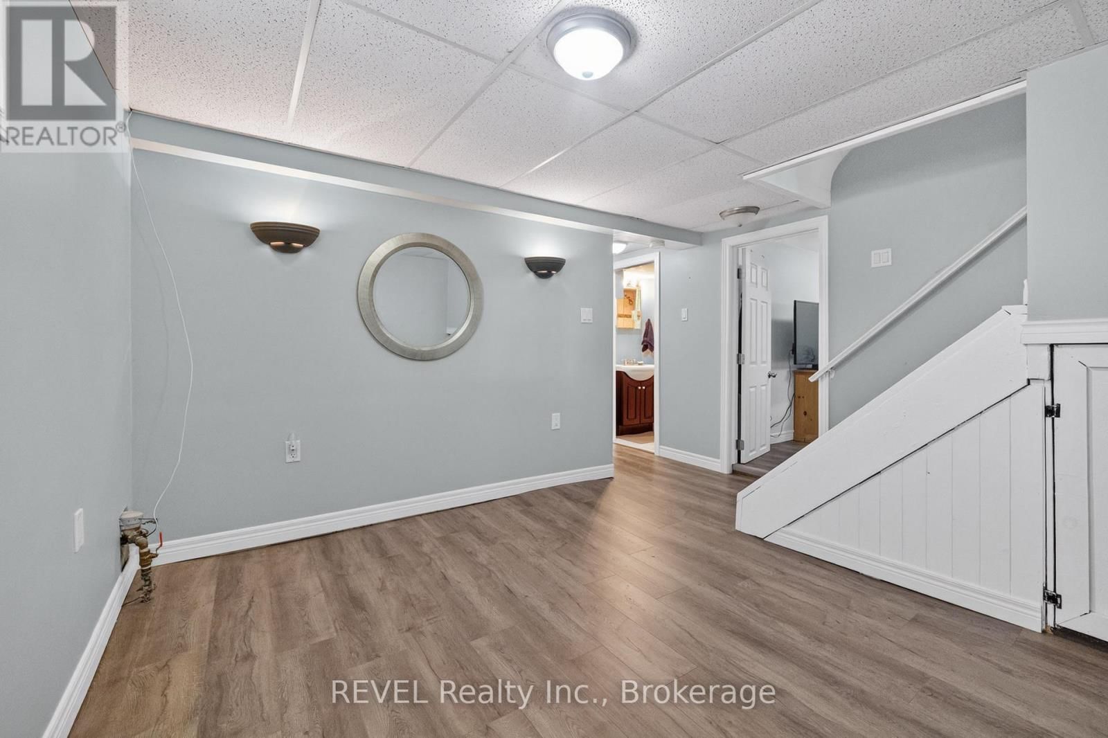 1367 ST MARYS CRESCENT Image 24