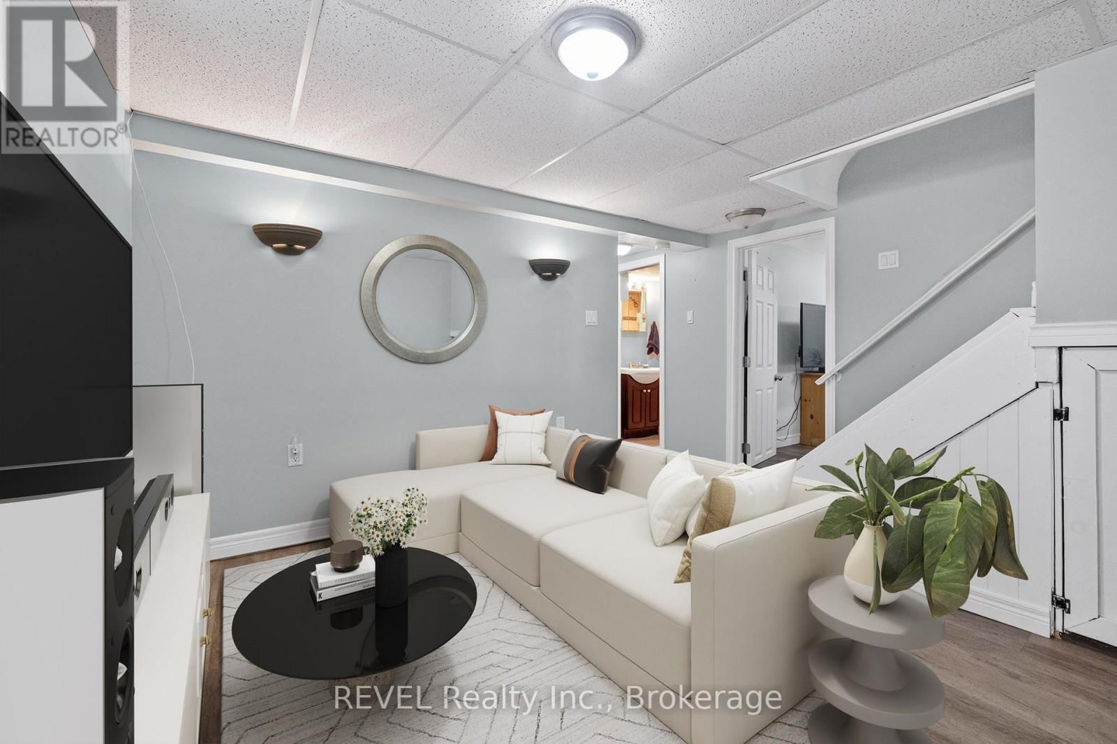 1367 ST MARYS CRESCENT Image 25