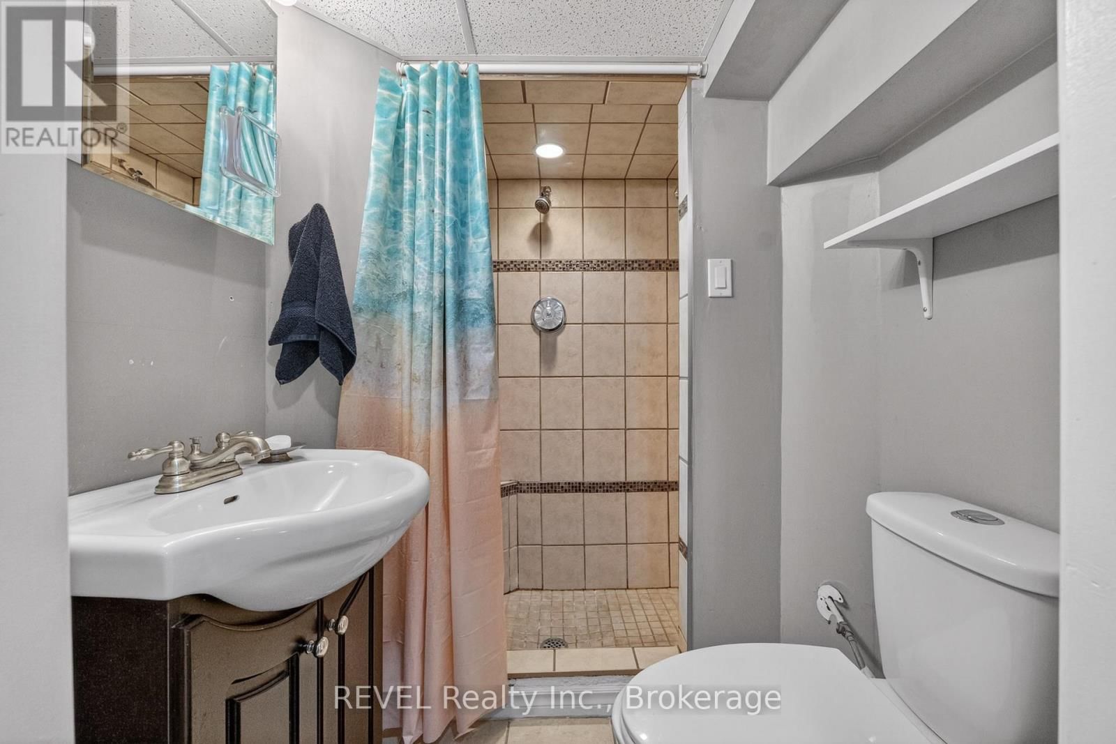 1367 ST MARYS CRESCENT Image 29