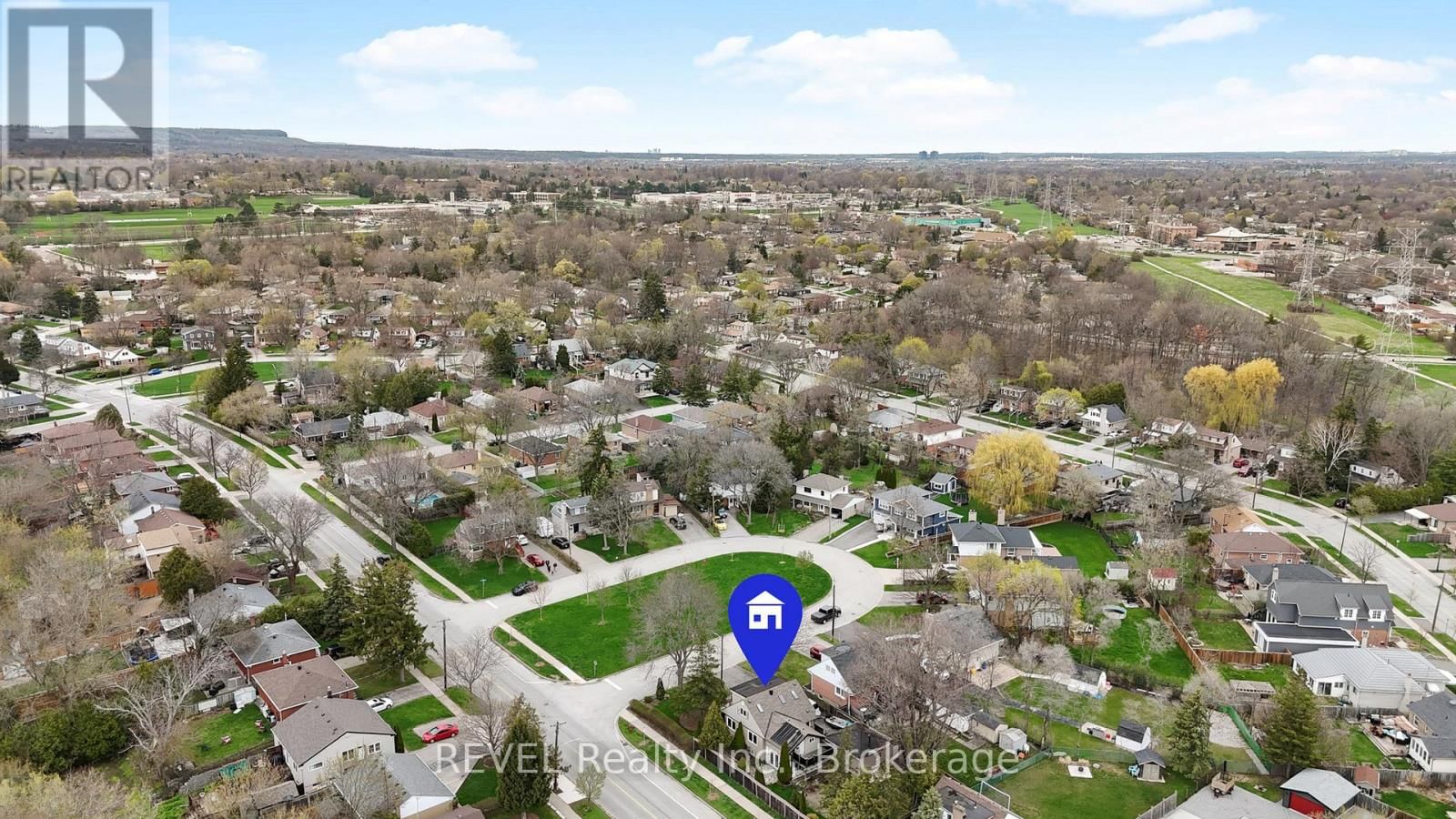 1367 ST MARYS CRESCENT Image 37