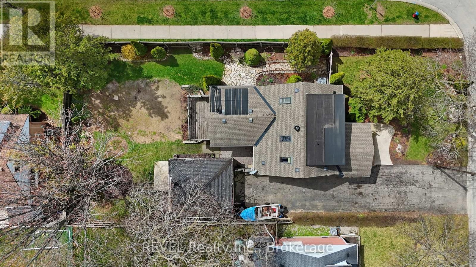 1367 ST MARYS CRESCENT Image 4