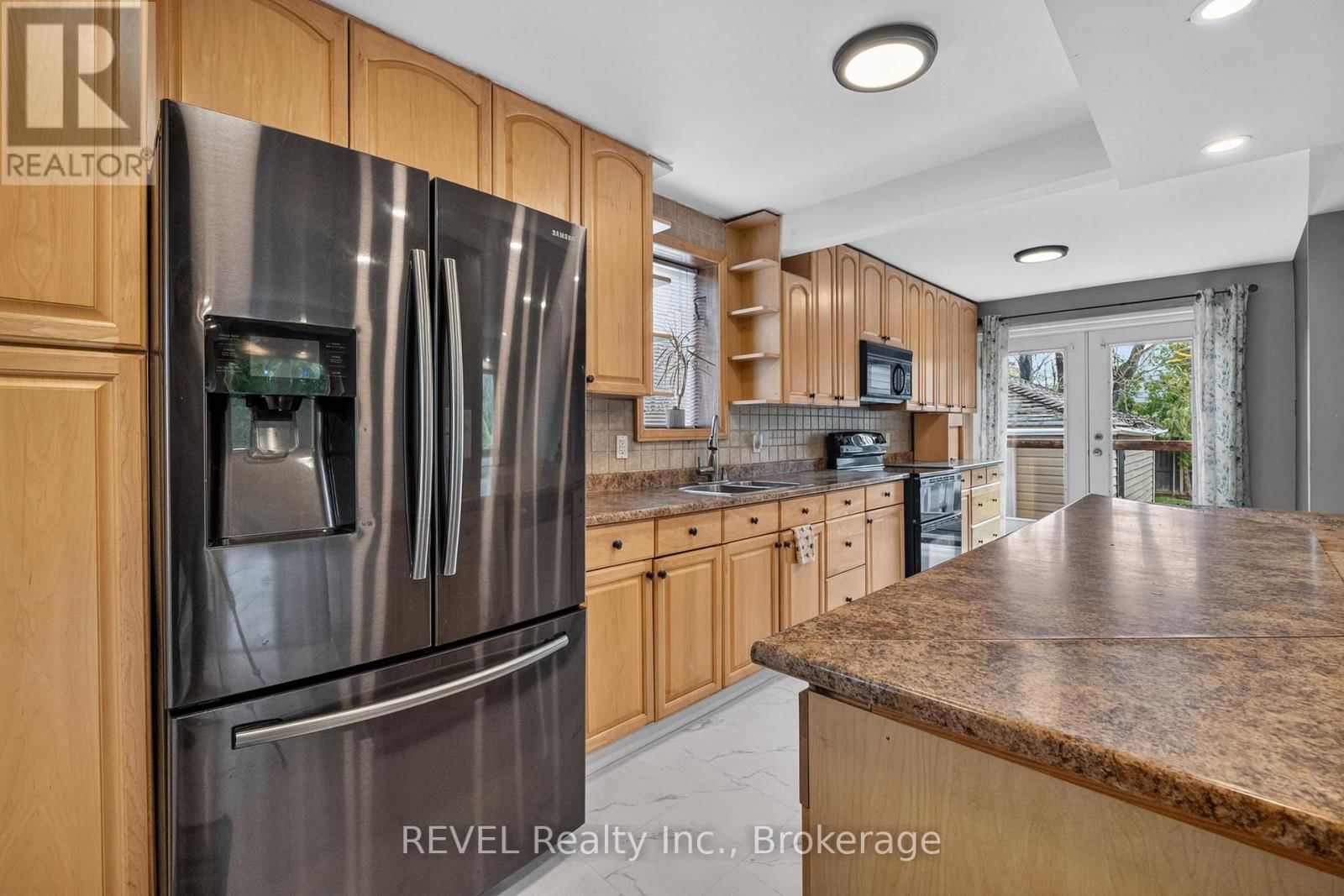 1367 ST MARYS CRESCENT Image 7