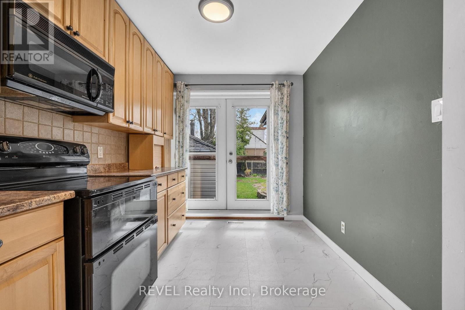 1367 ST MARYS CRESCENT Image 9