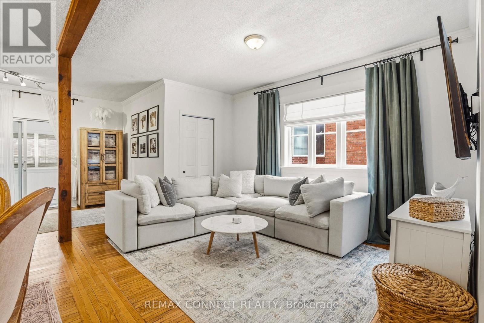 60 WOODBURY ROAD Image 11