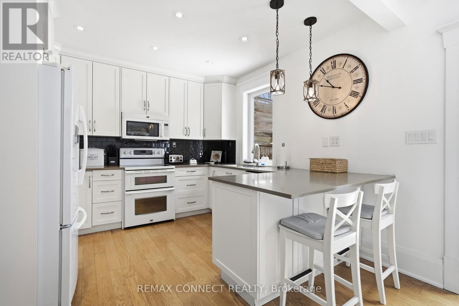 60 WOODBURY ROAD Image 15