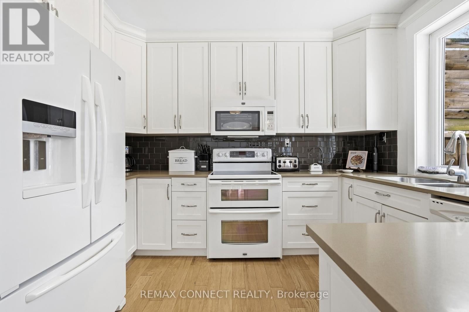 60 WOODBURY ROAD Image 17