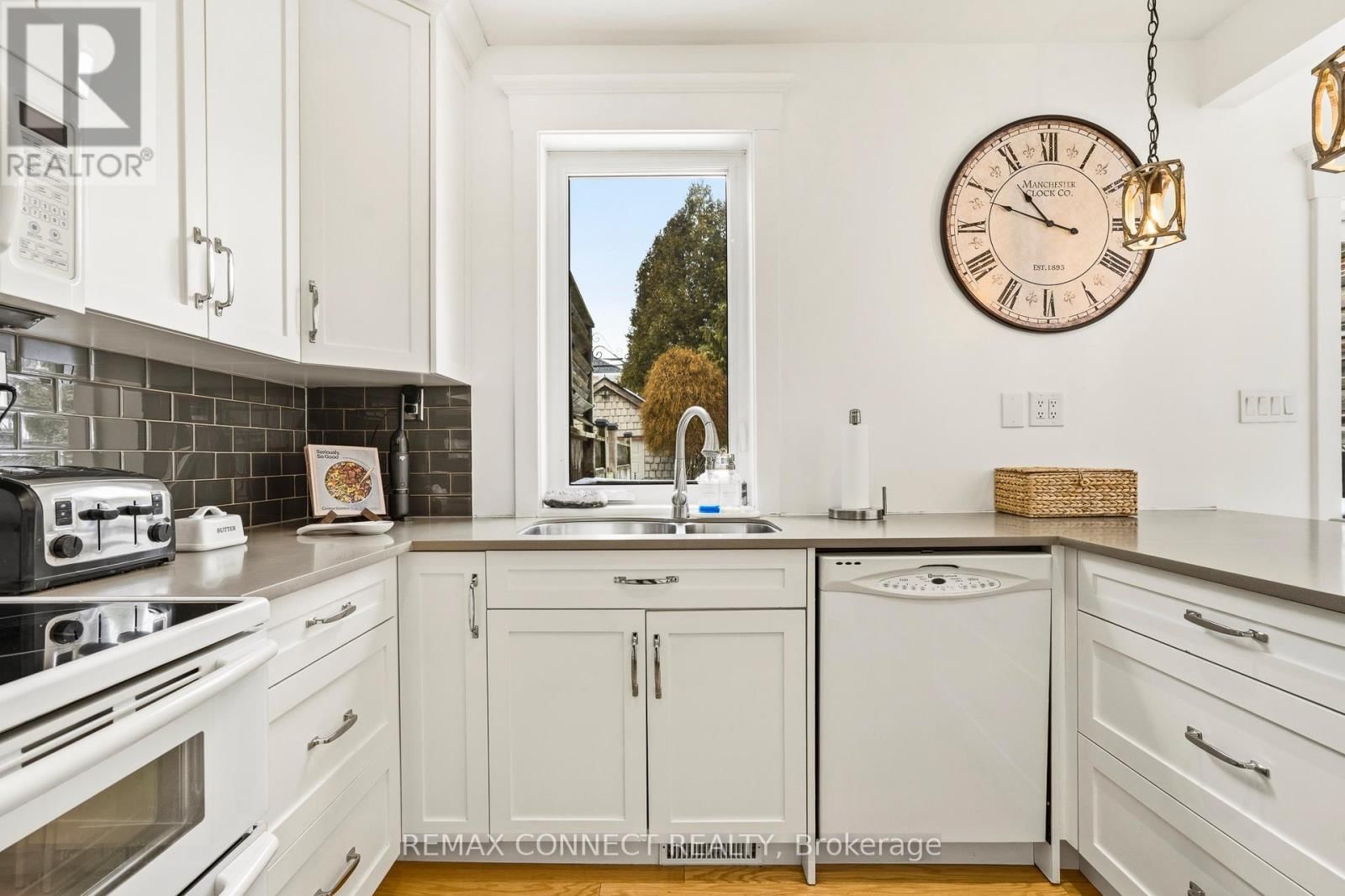 60 WOODBURY ROAD Image 18