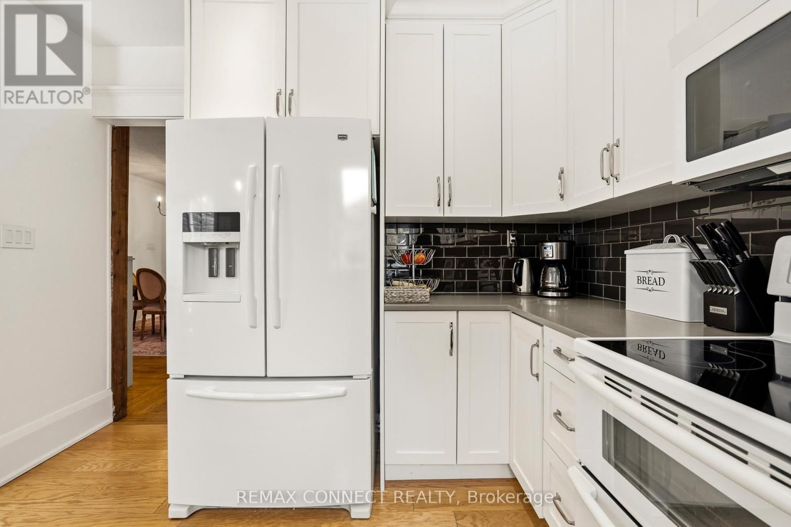 60 WOODBURY ROAD Image 19