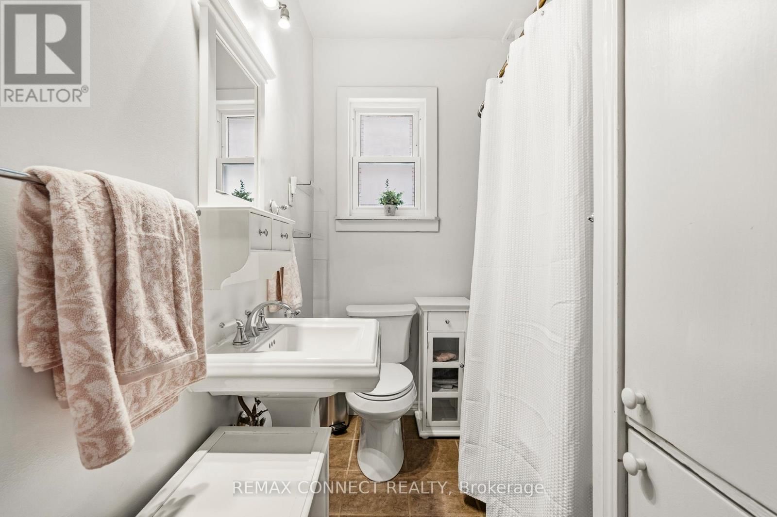 60 WOODBURY ROAD Image 22