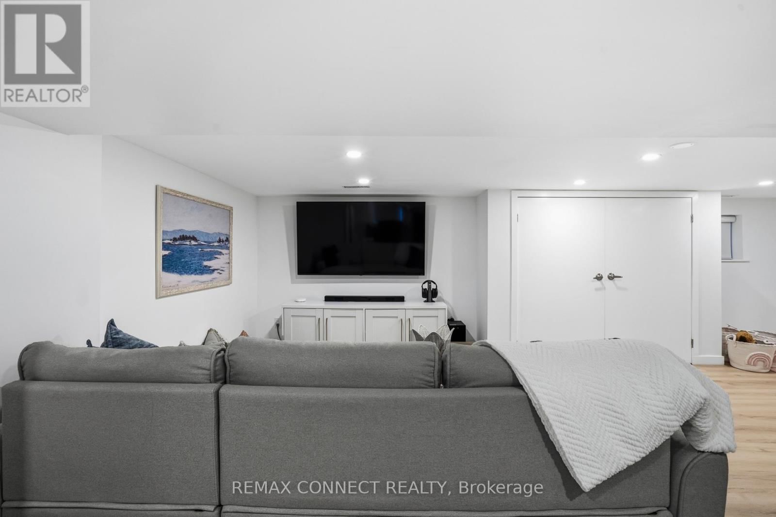 60 WOODBURY ROAD Image 32