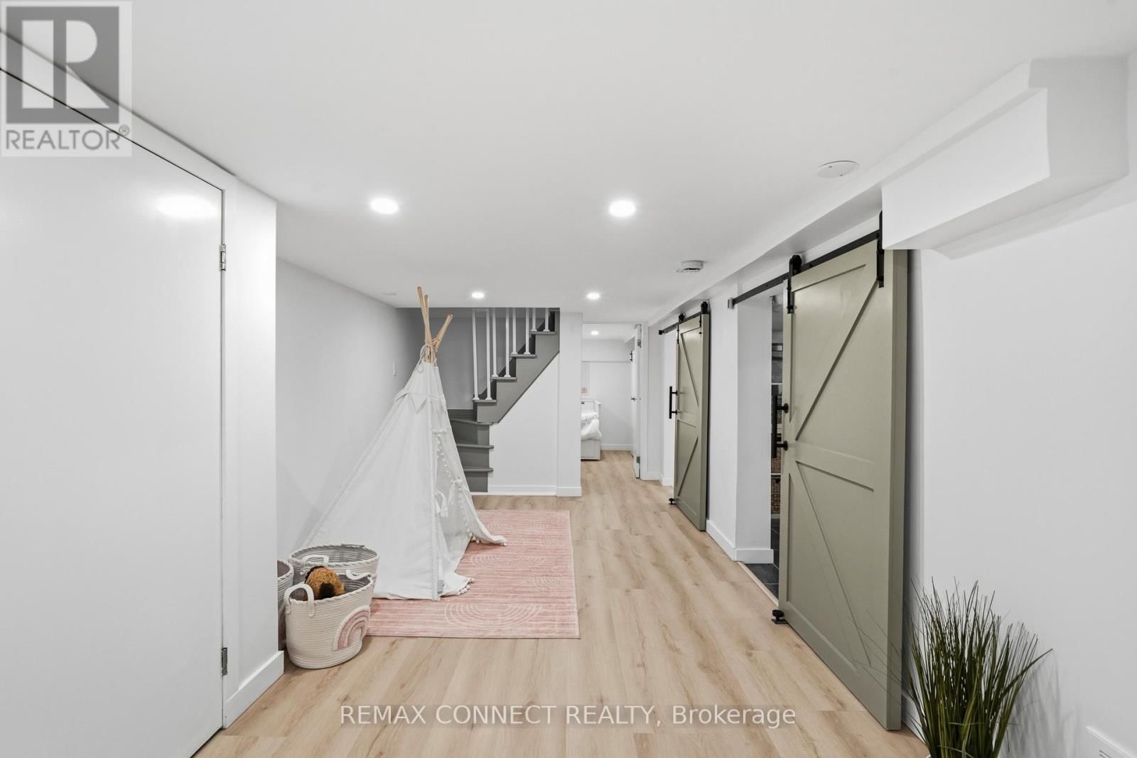 60 WOODBURY ROAD Image 34