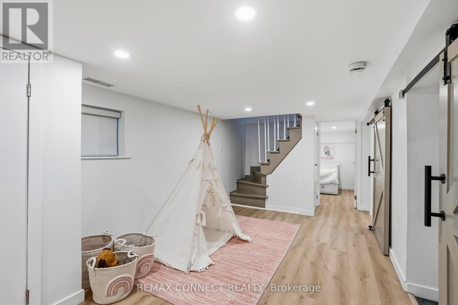 60 WOODBURY ROAD Image 35