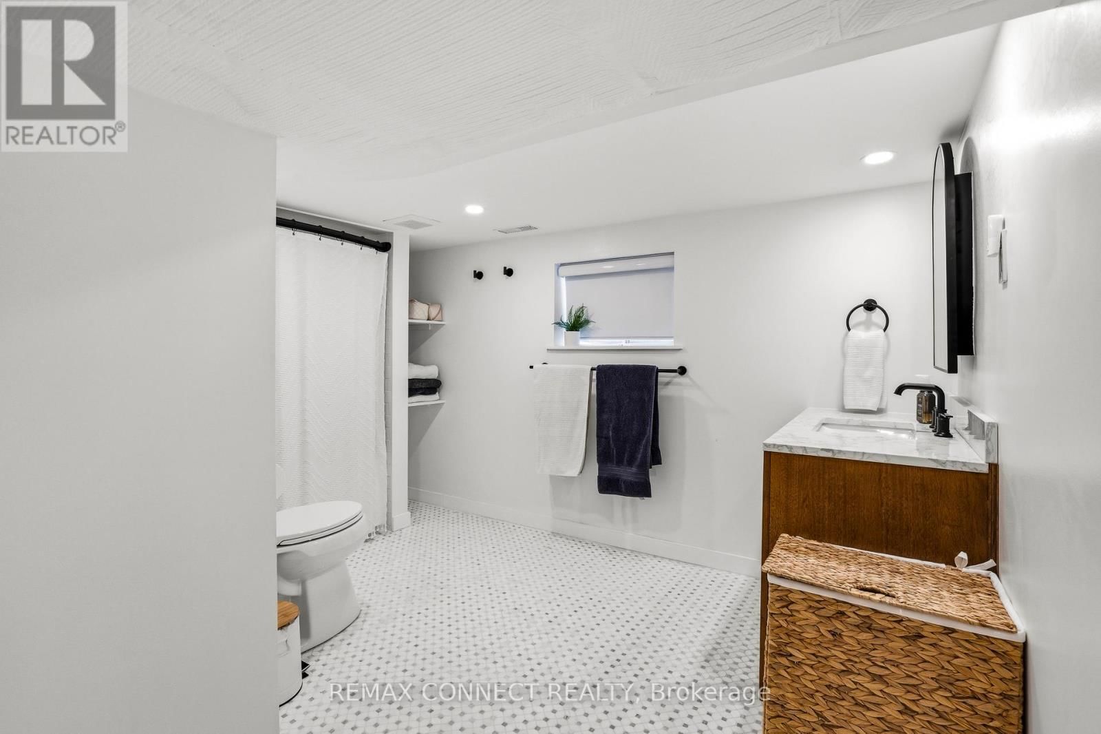 60 WOODBURY ROAD Image 37