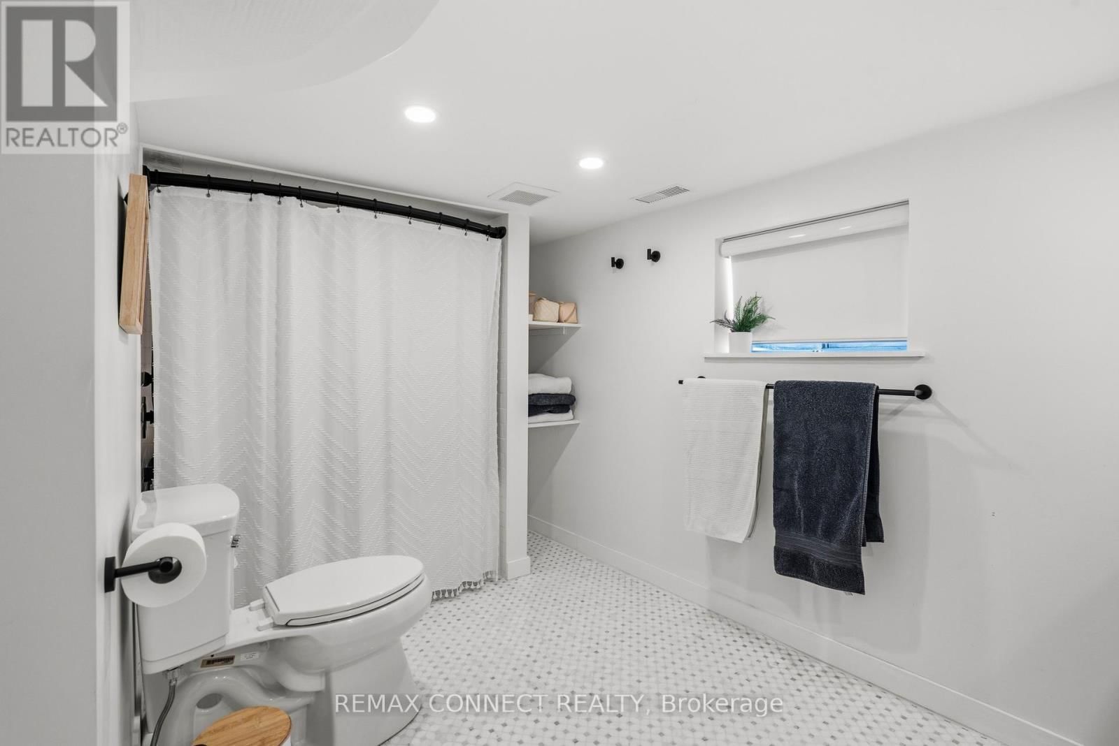 60 WOODBURY ROAD Image 38