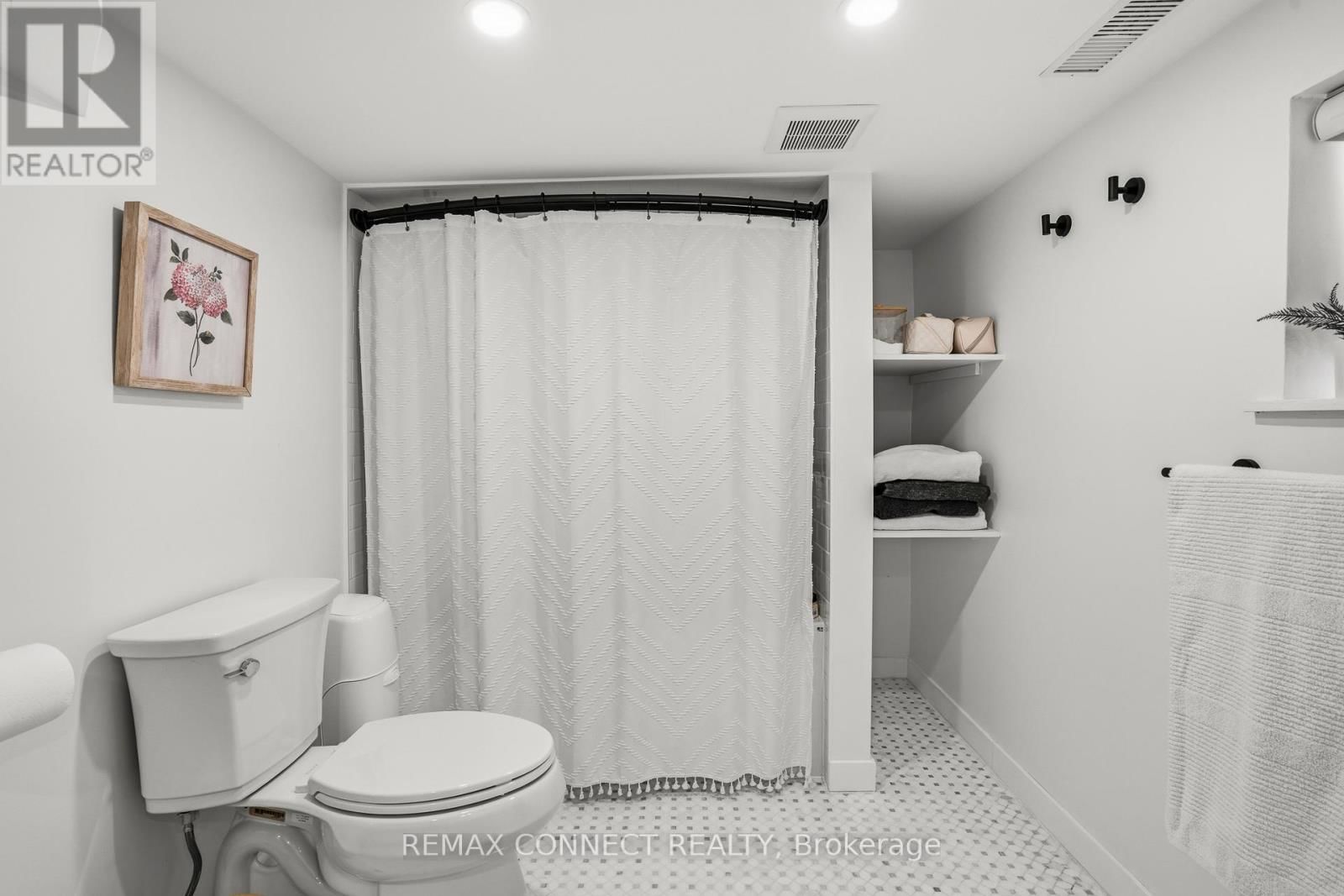 60 WOODBURY ROAD Image 39