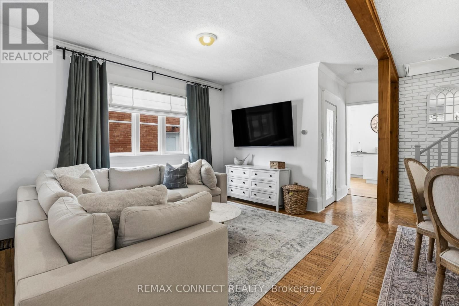 60 WOODBURY ROAD Image 9