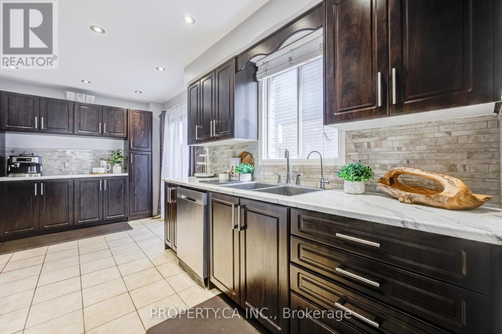 10 MARA CRESCENT Image 8