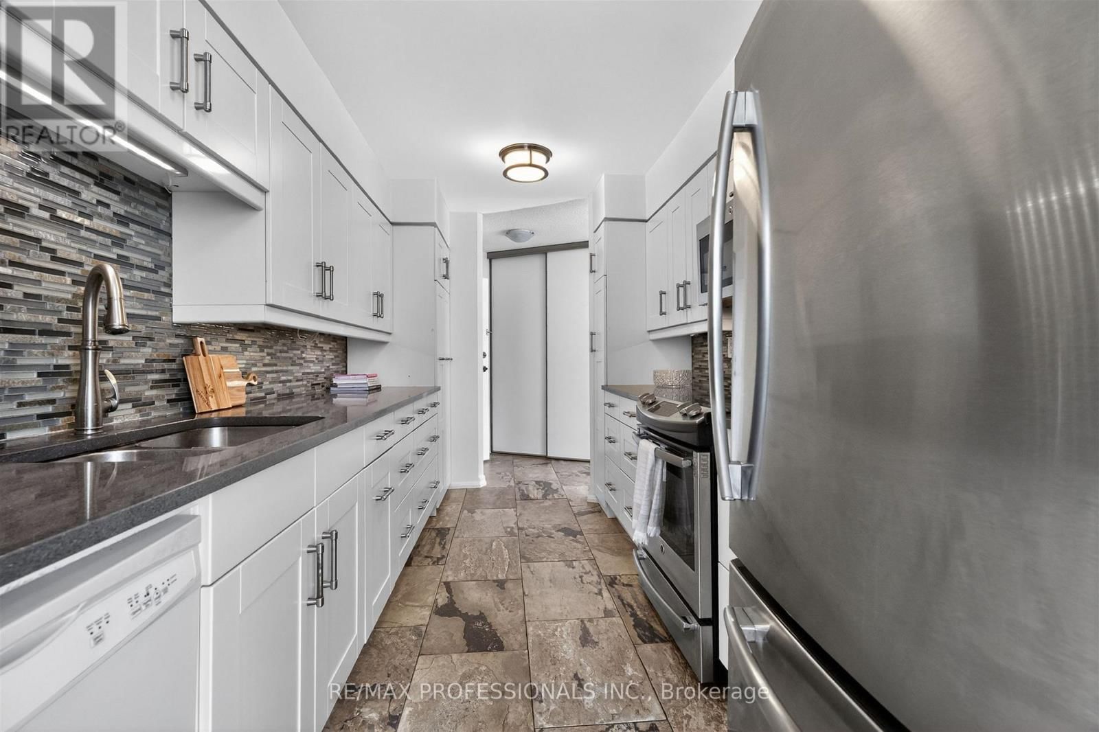 620 - 20 SOUTHPORT STREET Image 19