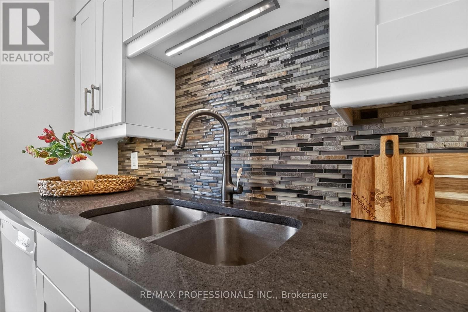 620 - 20 SOUTHPORT STREET Image 20