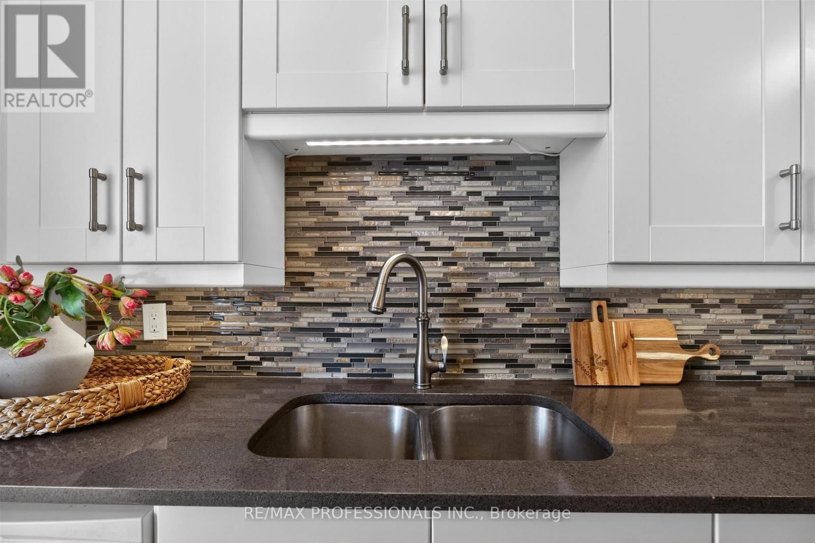 620 - 20 SOUTHPORT STREET Image 21