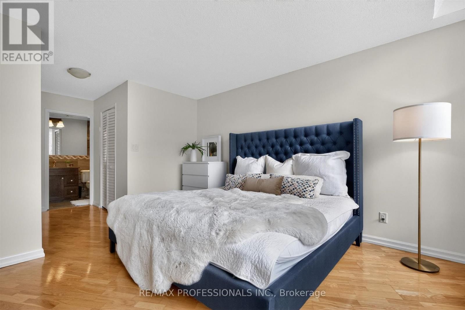 620 - 20 SOUTHPORT STREET Image 23