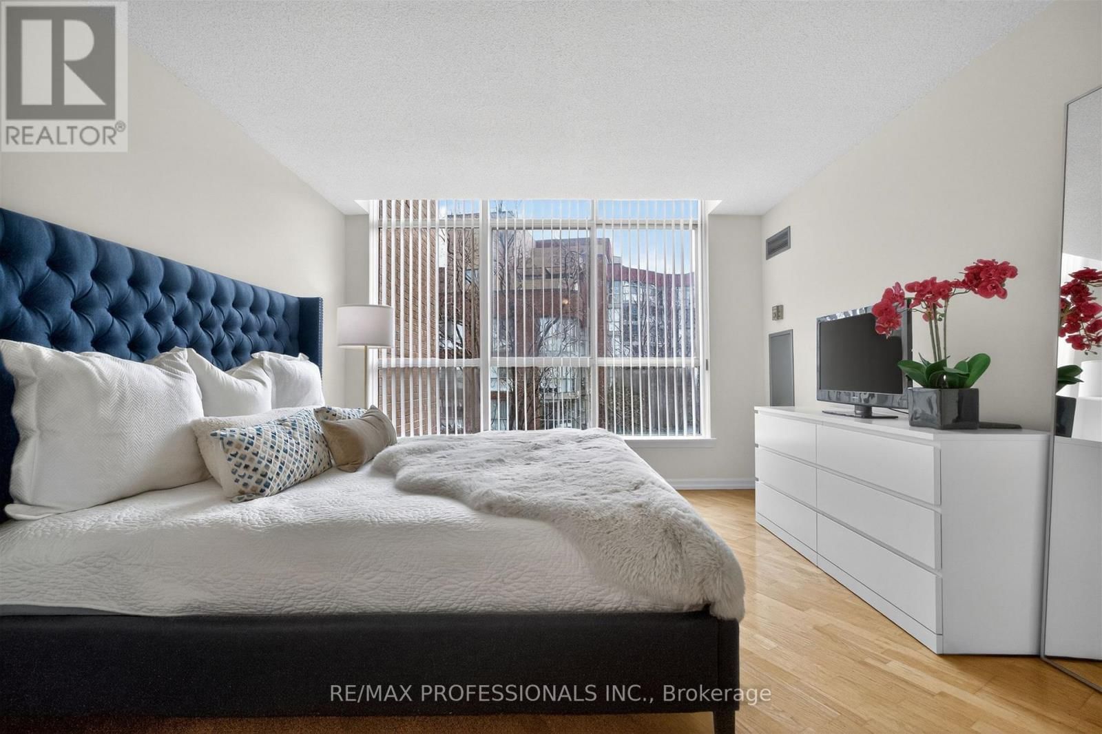 620 - 20 SOUTHPORT STREET Image 25