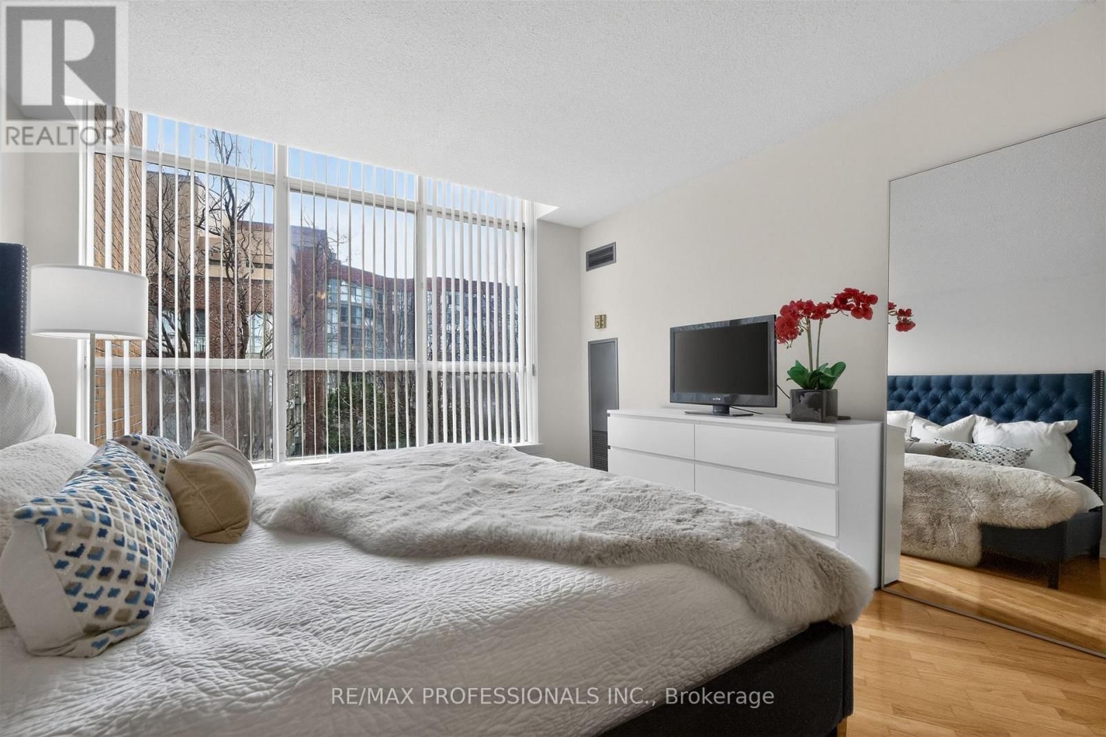 620 - 20 SOUTHPORT STREET Image 26