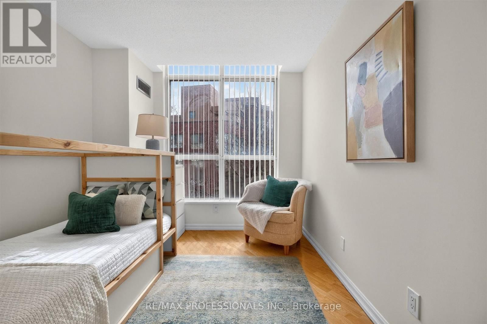 620 - 20 SOUTHPORT STREET Image 33